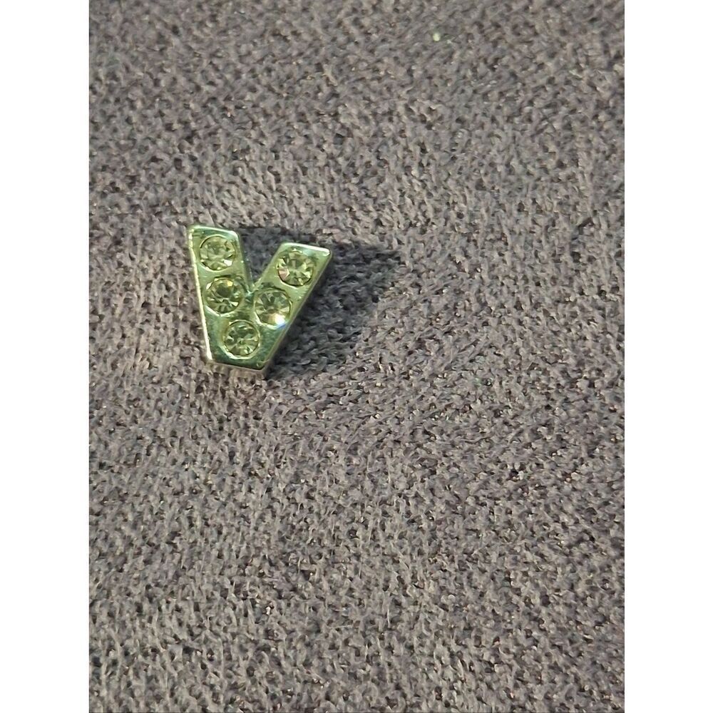 'V' Charm for Floating Lockets